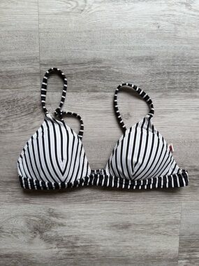 SOLID & STRIPED Black and White Striped Bikini Top